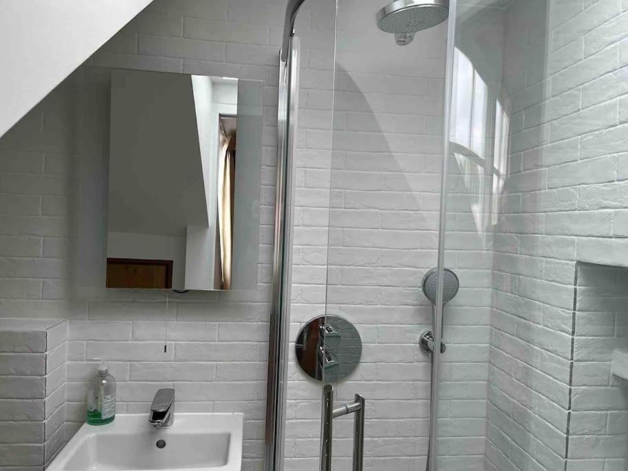 Casa de Férias Cb53 Tower Bridge Townhouse 2 Bathrooms & Free Parking Londres